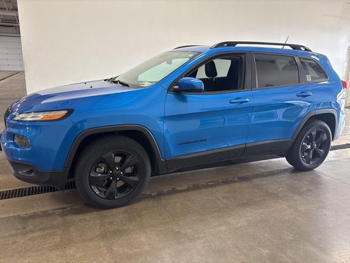 Hydro Blue Pearlcoat 2018 Jeep Cherokee Latitude