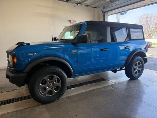 Velocity Blue Metallic 2025 Ford Bronco Big Bend