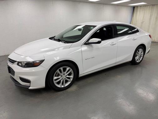 Summit White 2018 Chevrolet Malibu LT
