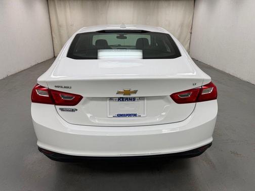 Summit White 2018 Chevrolet Malibu LT