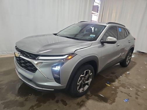 Sterling Gray Metallic 2025 Chevrolet Trax LT