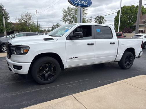 Bright White Clearcoat 2023 RAM 1500 Big Horn/Lone Star