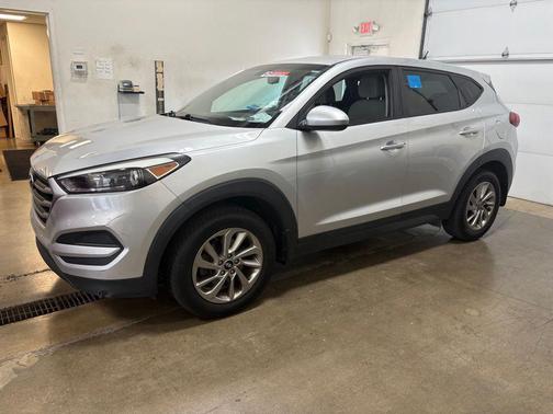 Molten Silver 2018 Hyundai TUCSON SE