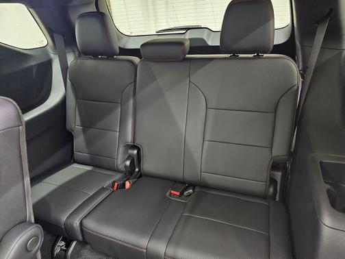 Mosaic Black Metallic 2024 Chevrolet Traverse RS