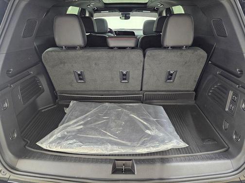 Mosaic Black Metallic 2024 Chevrolet Traverse RS