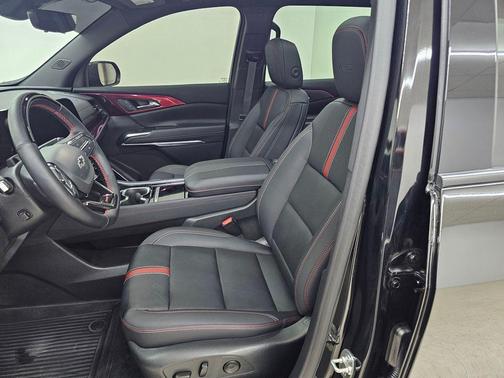 Mosaic Black Metallic 2024 Chevrolet Traverse RS