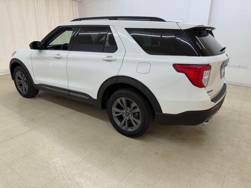 Star White Metallic Tri-Coat 2024 Ford Explorer XLT