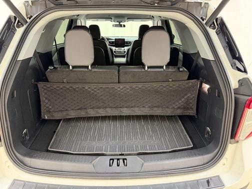 Star White Metallic Tri-Coat 2024 Ford Explorer XLT