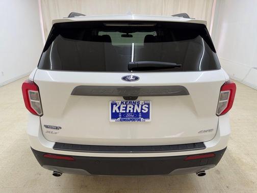 Star White Metallic Tri-Coat 2024 Ford Explorer XLT