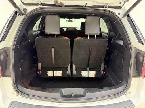 Oxford White 2018 Ford Explorer XLT