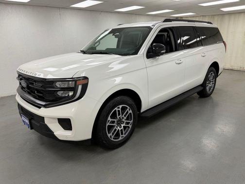 Star White Metallic Tri-Coat 2026 Ford Expedition Max Active 4x4
