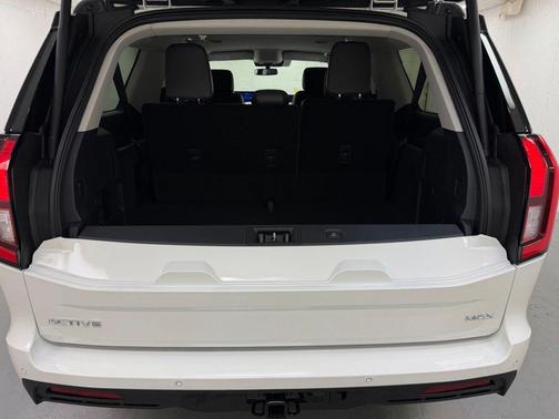 Star White Metallic Tri-Coat 2026 Ford Expedition Max Active 4x4
