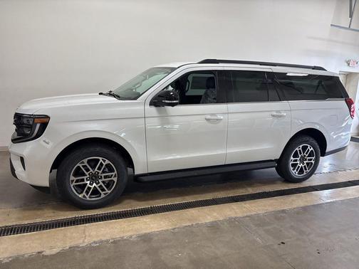 Star White Metallic Tri-Coat 2026 Ford Expedition Max Active 4x4
