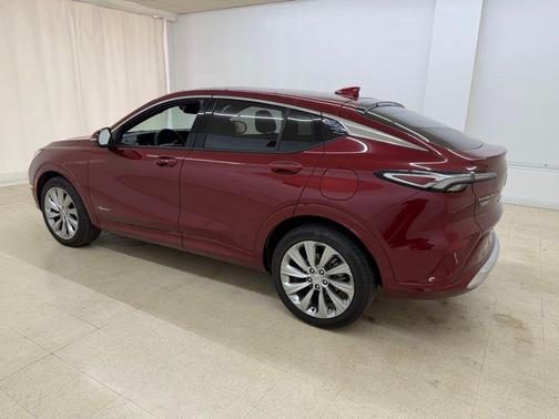 Cinnabar Metallic 2024 Buick Envista Avenir FWD