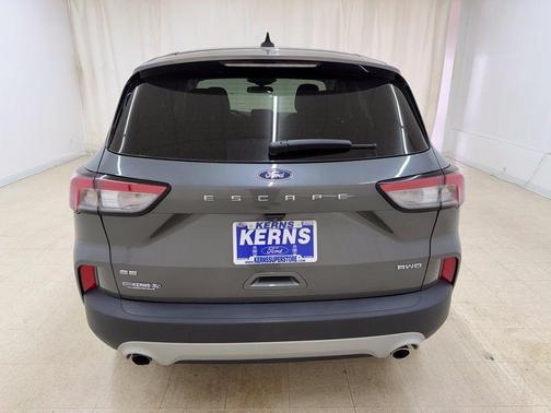 Carbonized Gray Metallic 2022 Ford Escape SE