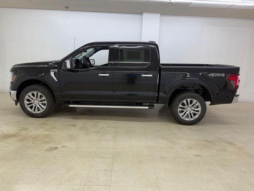 Agate Black Metallic 2026 Ford F-150 XLT
