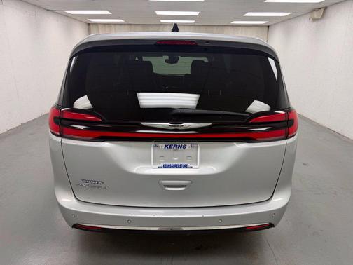 Silver Mist Clearcoat 2024 Chrysler Pacifica Touring L
