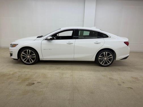 Summit White 2022 Chevrolet Malibu FWD LT