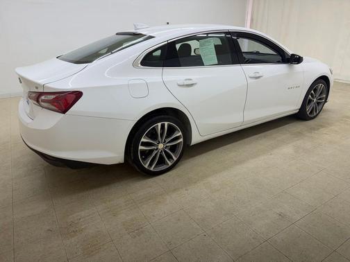 Summit White 2022 Chevrolet Malibu FWD LT