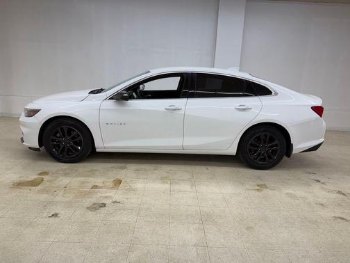 Summit White 2018 Chevrolet Malibu LT