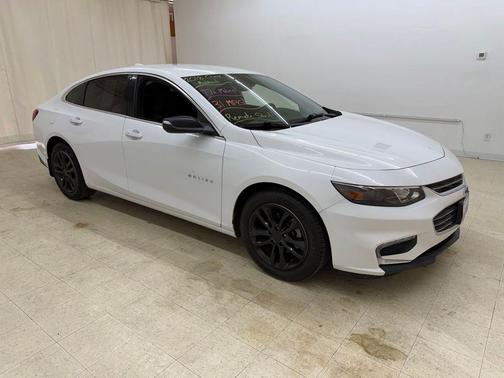Summit White 2018 Chevrolet Malibu LT