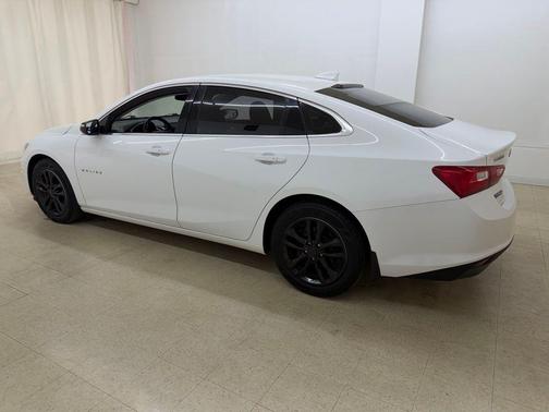 Summit White 2018 Chevrolet Malibu LT