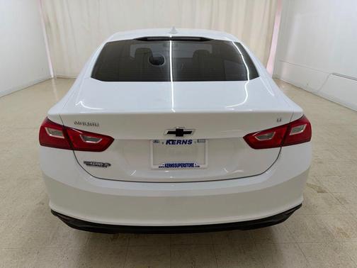 Summit White 2018 Chevrolet Malibu LT