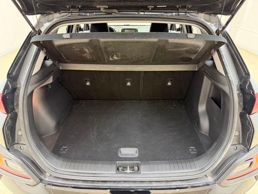 Ultra Black 2020 Hyundai KONA SE