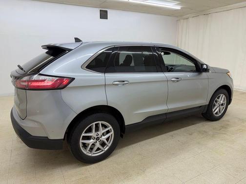 Iconic Silver Metallic 2023 Ford Edge SEL