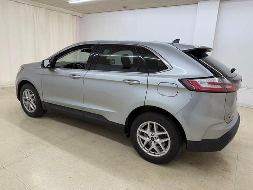 Iconic Silver Metallic 2023 Ford Edge SEL