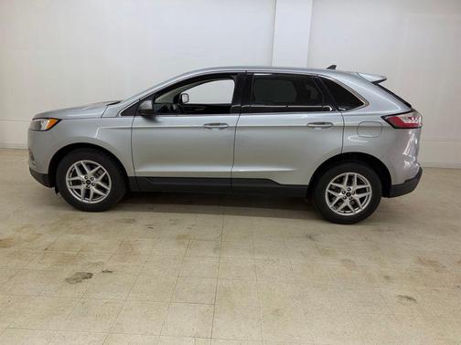 Iconic Silver Metallic 2023 Ford Edge SEL