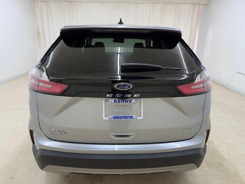 Iconic Silver Metallic 2023 Ford Edge SEL