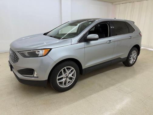 Iconic Silver Metallic 2023 Ford Edge SEL