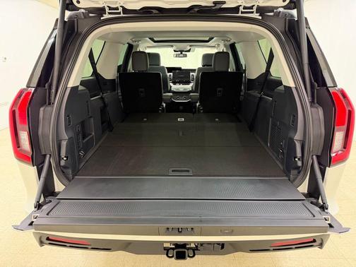 Star White Metallic Tri-Coat 2026 Ford Expedition Max Active 4x4