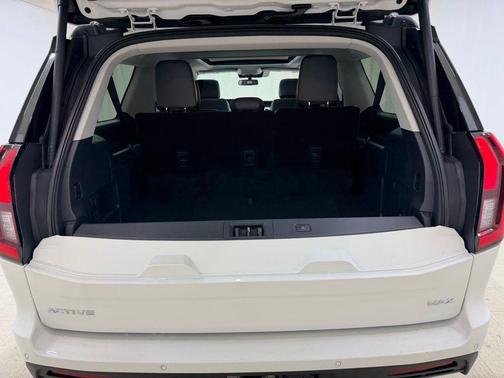 Star White Metallic Tri-Coat 2026 Ford Expedition Max Active 4x4