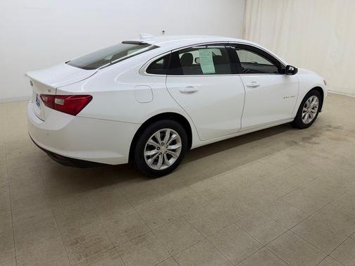 Summit White 2024 Chevrolet Malibu FWD 1LT