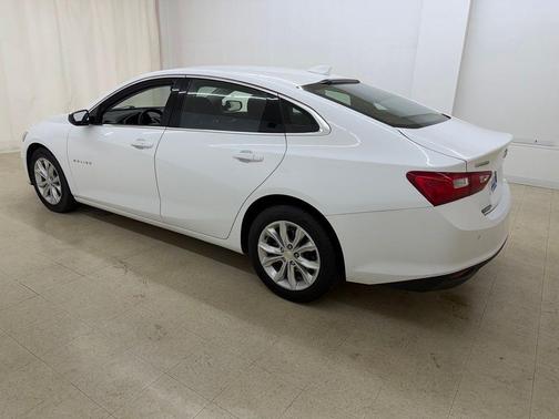 Summit White 2024 Chevrolet Malibu FWD 1LT