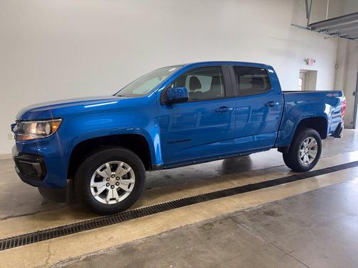 Bright Blue Metallic 2022 Chevrolet Colorado LT