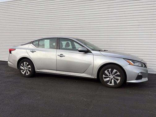 Brilliant Silver Metallic 2021 Nissan Altima S FWD