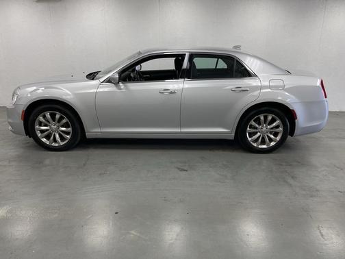 2021 Chrysler 300 Touring