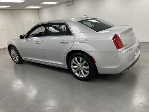 2021 Chrysler 300 Touring