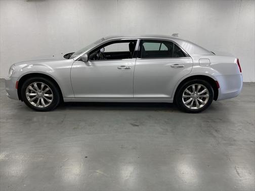 2021 Chrysler 300 Touring
