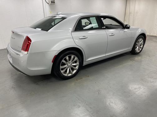 2021 Chrysler 300 Touring