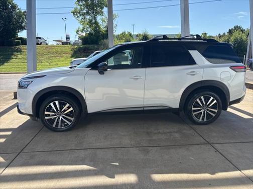 2025 Nissan Pathfinder Platinum FWD