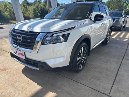 2025 Nissan Pathfinder Platinum FWD