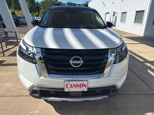 2025 Nissan Pathfinder Platinum FWD