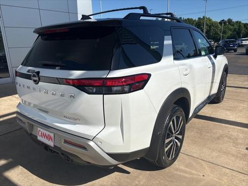2025 Nissan Pathfinder Platinum FWD