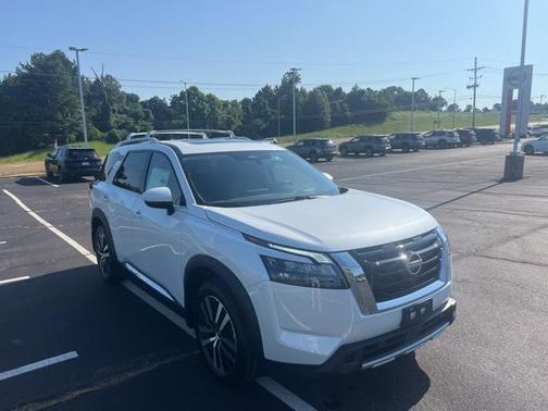2025 Nissan Pathfinder Platinum FWD