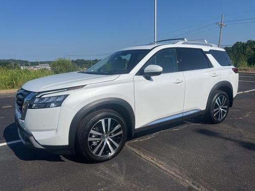 2025 Nissan Pathfinder Platinum FWD