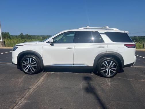 2025 Nissan Pathfinder Platinum FWD